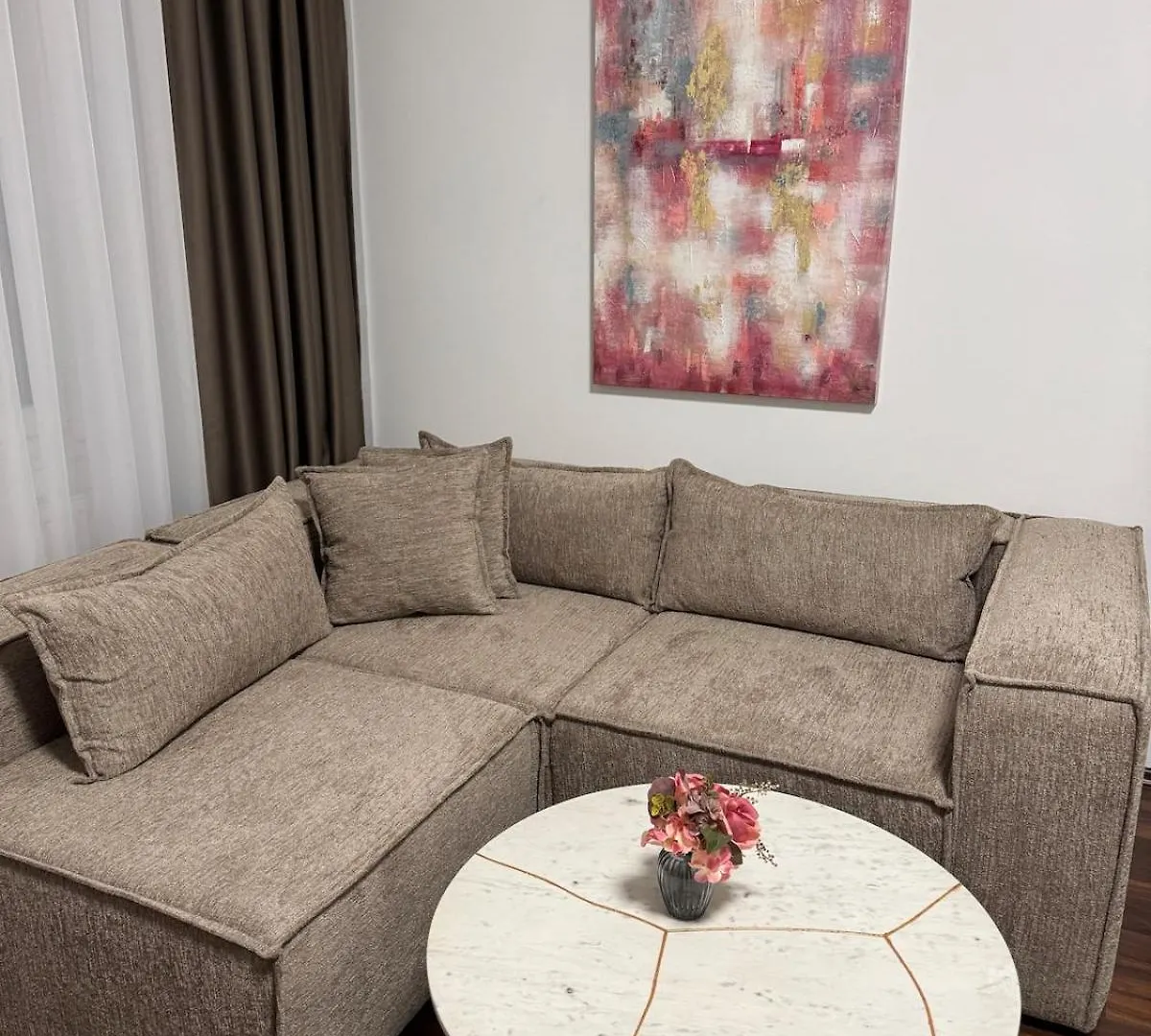 New! Apartment Centrally Located 5 location